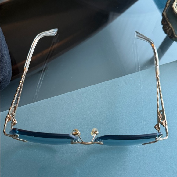 Gucci Women's Sunglasses with Blue bevel cut Lenses & Gold Details - Picture 5 of 8